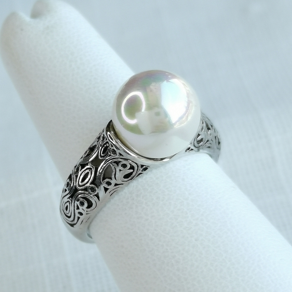 White Shell Pearl filigree cocktail ring size 8 🆕
